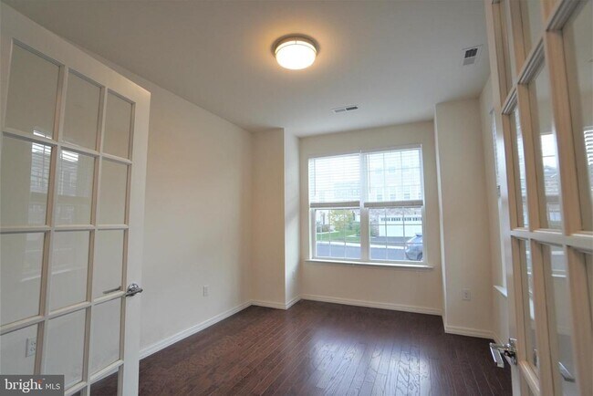 Building Photo - 1013 Chapman Cir