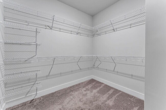 Building Photo - Elegant 3 Bed / 2.5 Bath Luxury Townhome + Bonus Room in Indigo Pointe with Main-Level Primary Su...