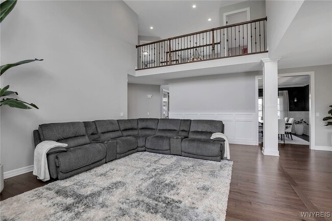 Building Photo - 5330 Holly Glen Ct