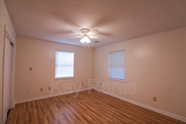 Building Photo - 4679 Bradley Dr