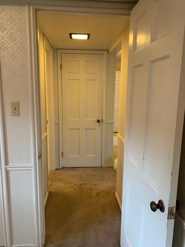 Hall to bathroom - 2220 E Murray Holladay Rd