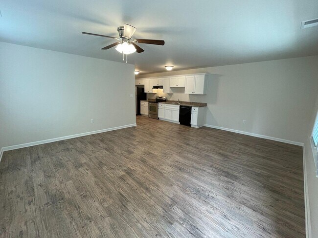 Building Photo - 1525 S Aspen St