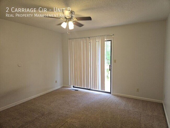Building Photo - 2 Carriage Cir