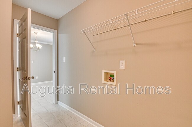 Building Photo - 4866 Orchard Hill Dr