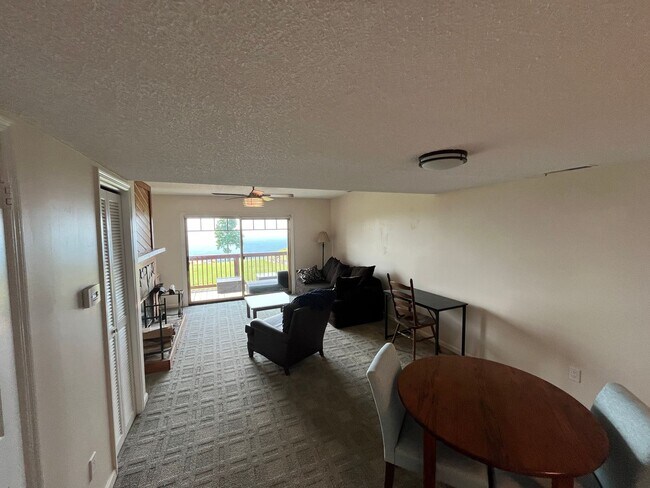 Building Photo - Mountaintop Condo for rent