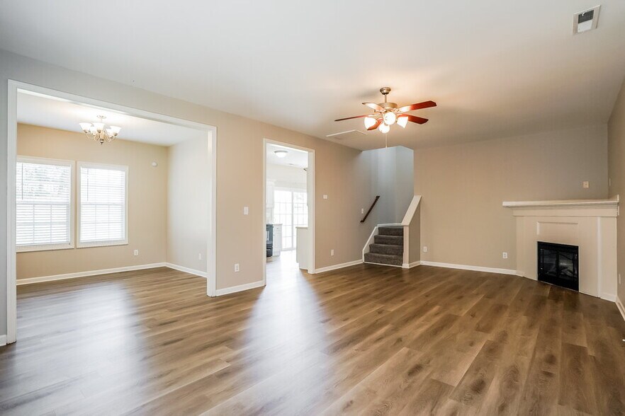 Building Photo - 402 Star Ruby Dr
