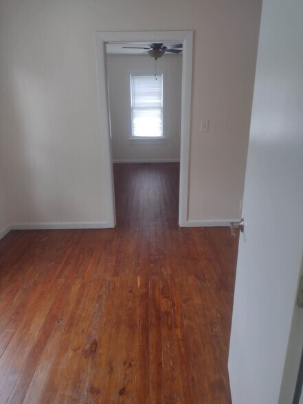 Building Photo - 512 Florence St