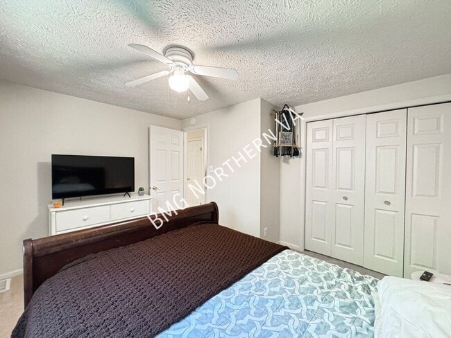Building Photo - 3821 Jocelyn Dr
