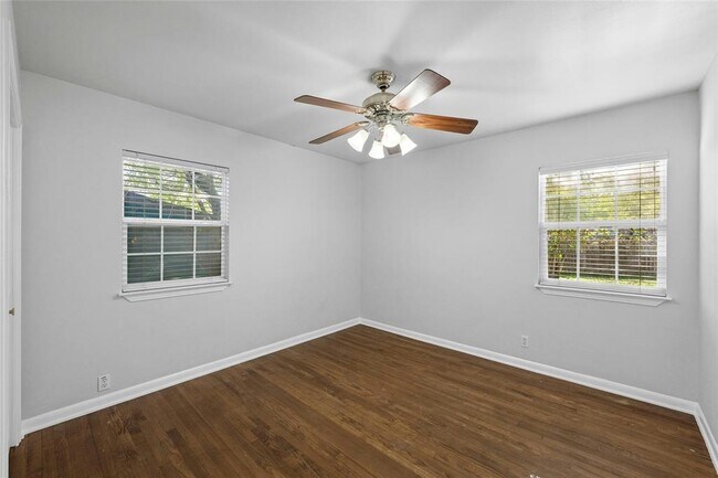 Building Photo - 2631 W 45th St