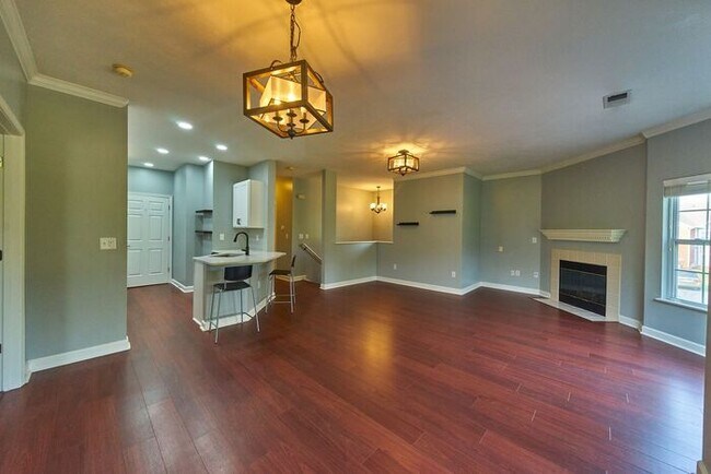 Building Photo - Wonderful 2 bedroom 2 bath Condo End Unit ...