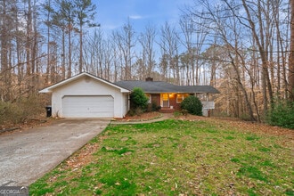 Building Photo - 140 Maple Pl