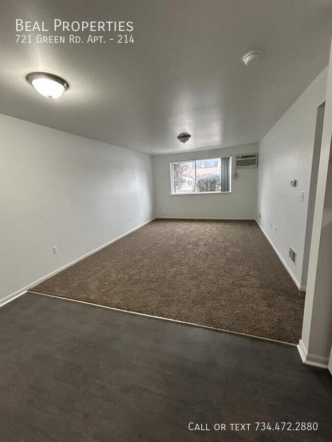 Building Photo - 721 Green Rd