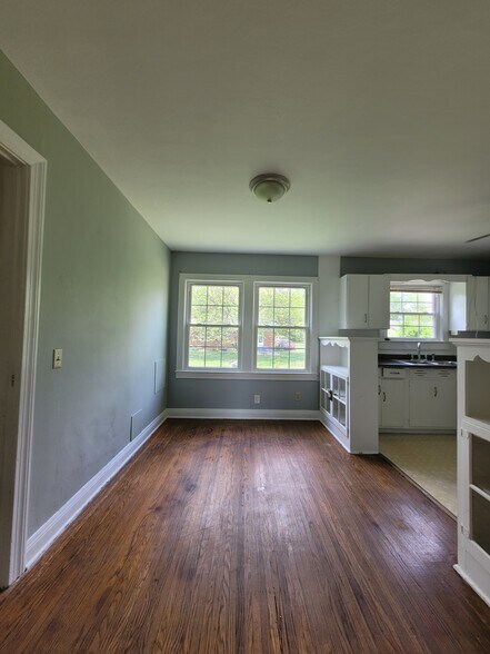DR - 8011 Greenway Dr