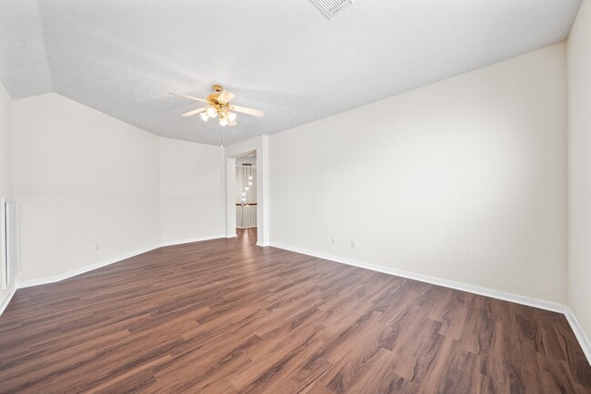 Building Photo - 6214 Laguna Del Rey Dr
