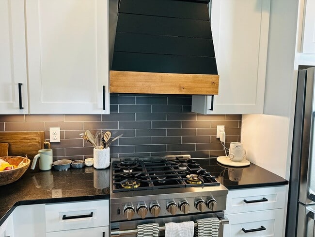 Building Photo - Custom Condo Community