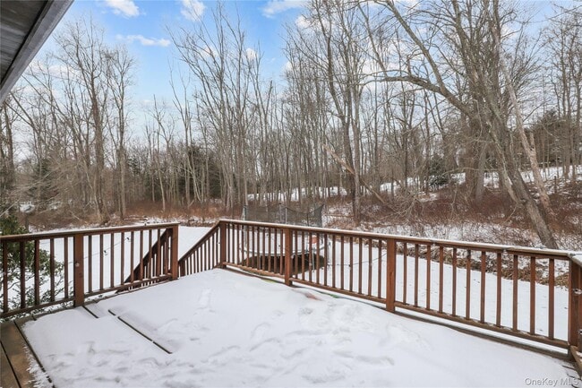 Building Photo - 600 Cantitoe St