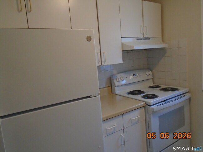 Building Photo - 327 Augur St