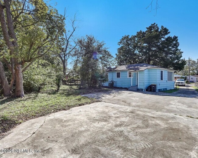 Building Photo - 1901 Pullman Ct