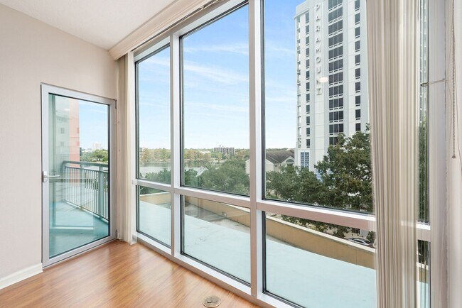 Building Photo - Downtown Orlando One Bedroom with Lake Eola View * * Modernized Waverly Condo