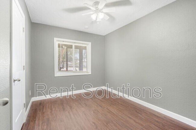 Building Photo - 4715 W Knights Ave