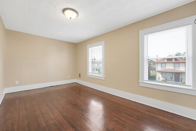 Building Photo - 172 S Richardson Ave