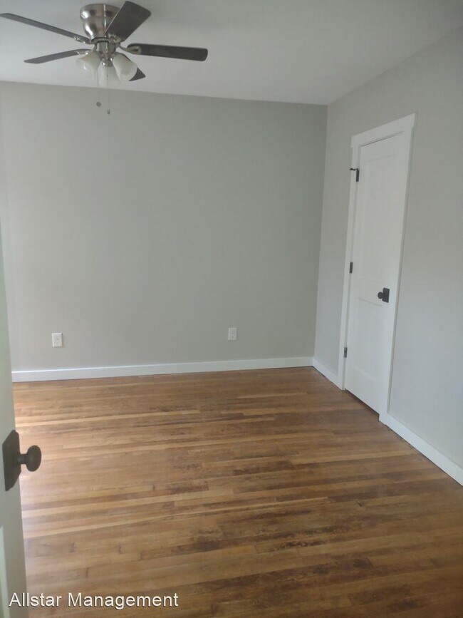 Building Photo - 3 br, 2.5 bath House - 1038 Cedarhill Drive