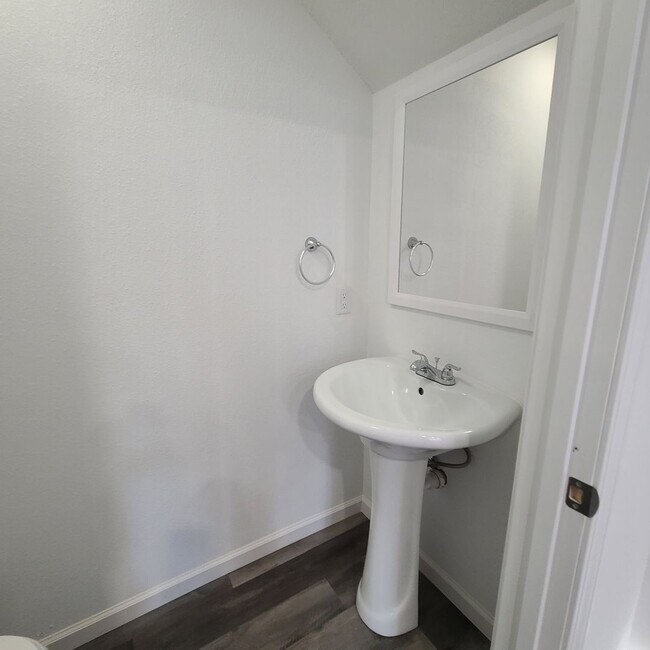 Building Photo - Townhomes Now Available in Strafford MO!