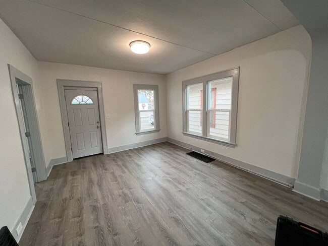 Building Photo - 114 7th St S