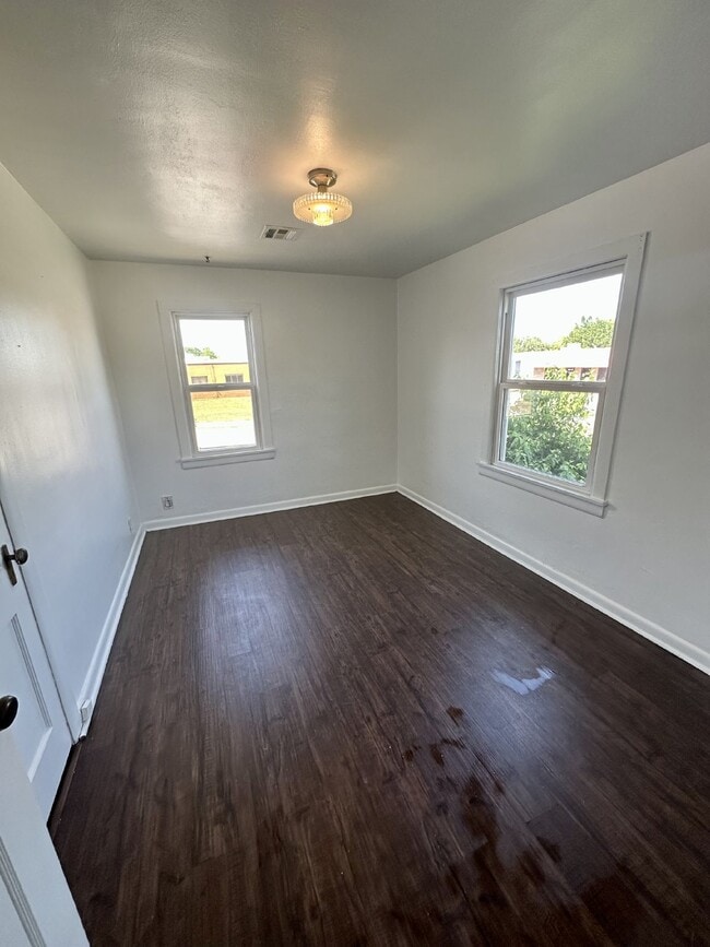 Building Photo - 1115 15th St