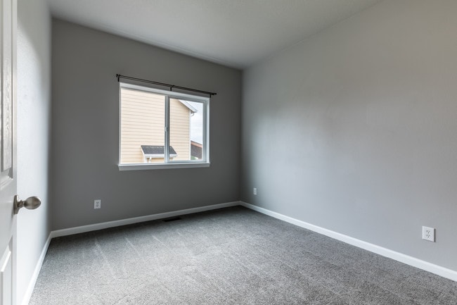 Building Photo - 59613 Oak Ridge St