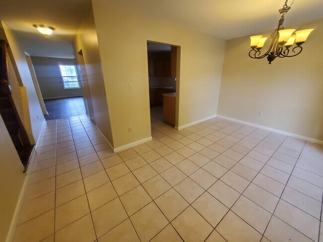 Building Photo - 667 Walnut Tree Dr
