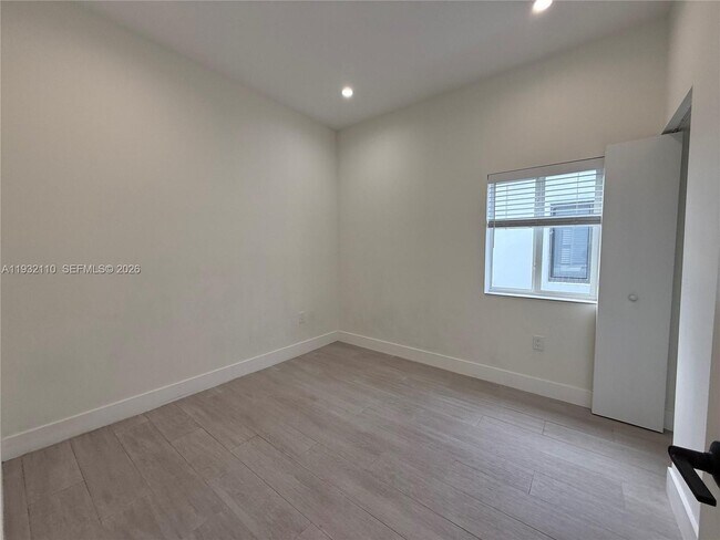 Building Photo - 1786 SW 9th St