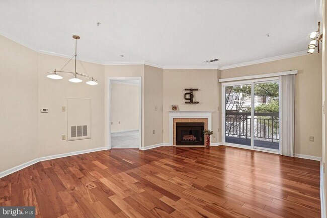Building Photo - 2204 Westcourt Ln
