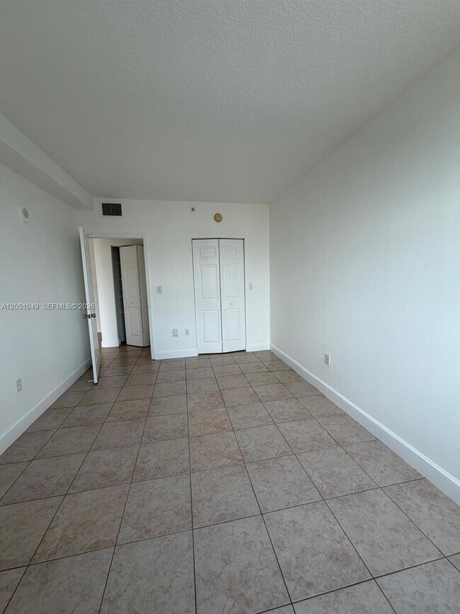Building Photo - 50 Menores Ave