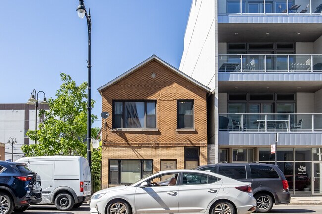 Building Photo - 1546 W North Ave