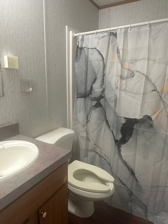 Building Photo - 3 bedroom 2 bath with plenty of space inside and out and gorgeous views!