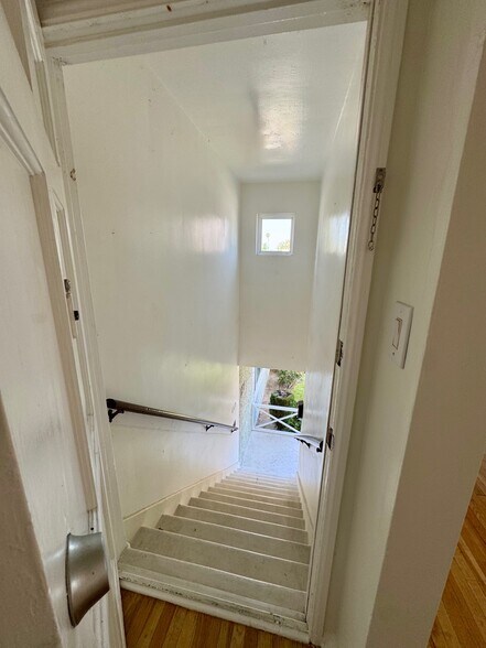 Front Stairs - 5424 Vantage Ave