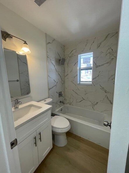 Building Photo - 302 N Tamarind Ave