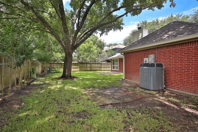 Building Photo - 22815 Red River Dr