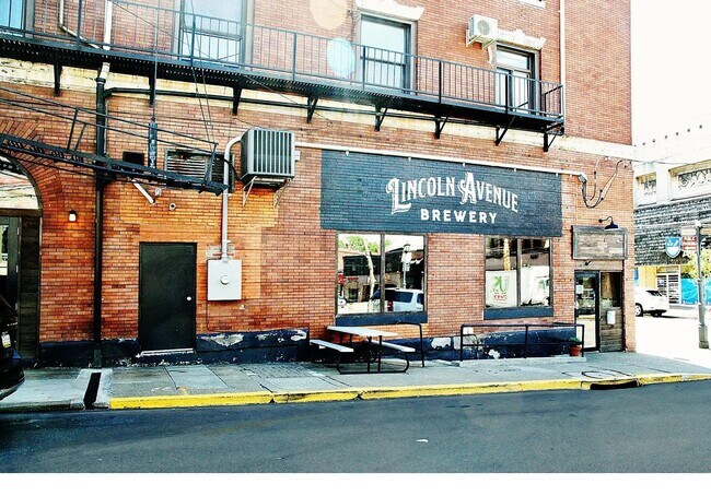 Building Photo - 251-253-253 Dakota Ave