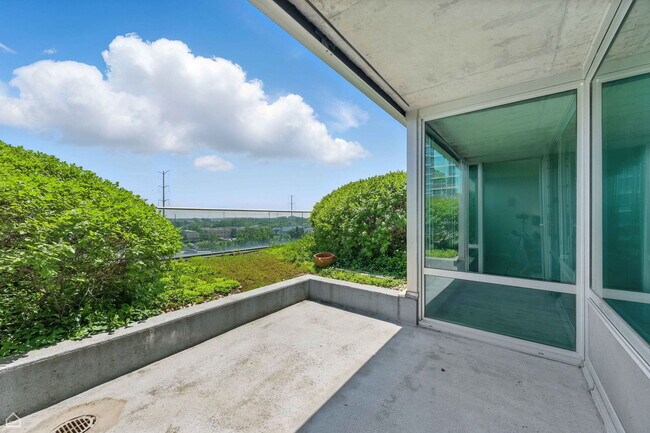 Building Photo - 9715 Woods Dr