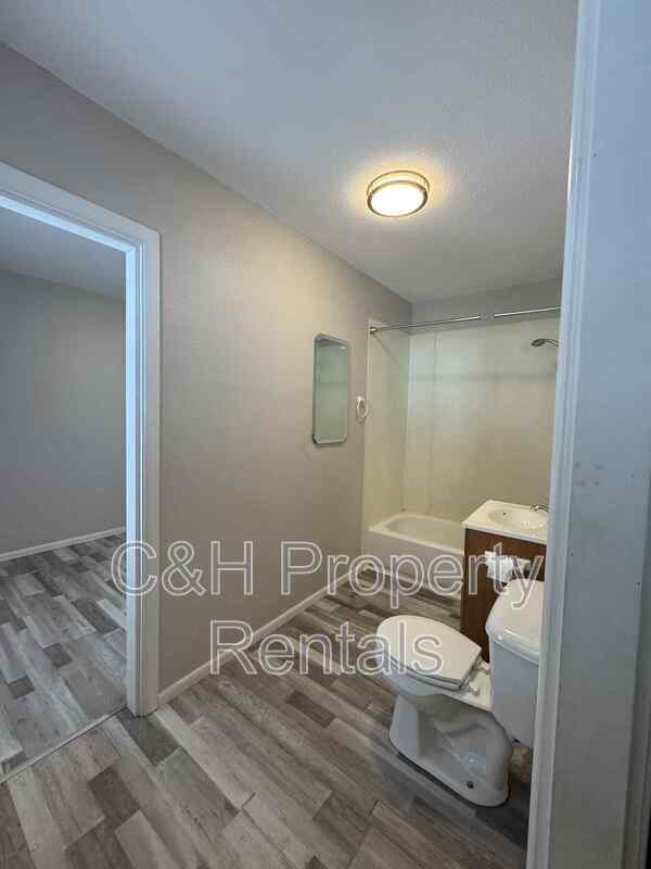 Building Photo - 517 Broadwater Ave