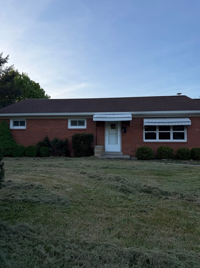 Building Photo - 625 E Queen St