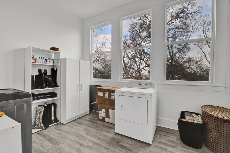 Building Photo - 2134 16th Ave S