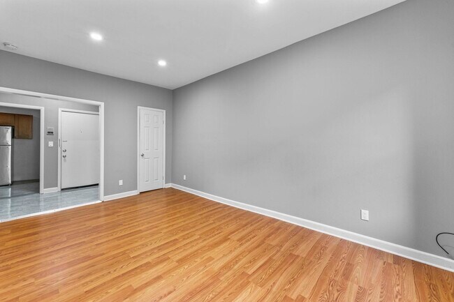 Building Photo - 248 Clendenny Ave