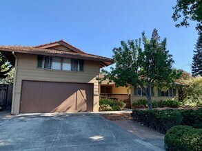 Building Photo - Spacious house with hardwood, handicap ramps, pet friendly, large garden with fruit trees