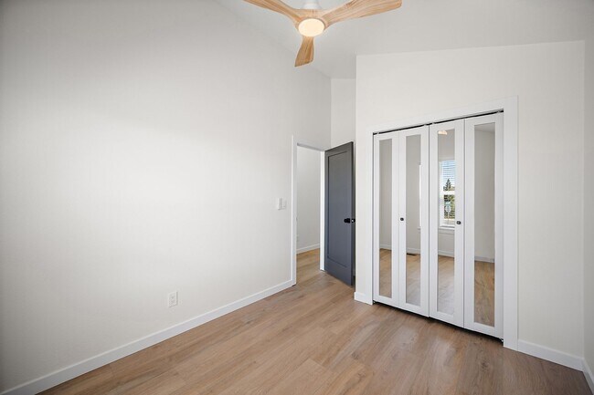 Building Photo - Stunning tri-level remodeled home in Briargate!