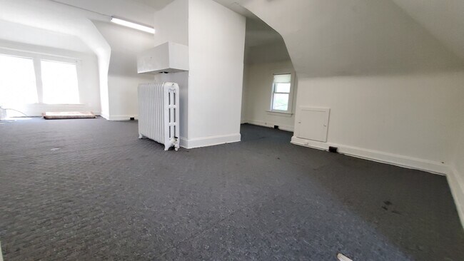 Building Photo - 2204 Emerson Ave S