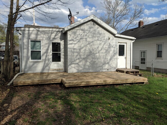 Building Photo - 913 N Jenison Ave