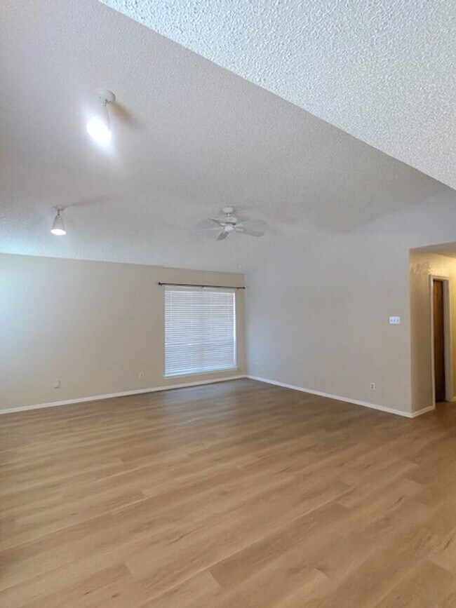 Building Photo - 2317 Garden Park Ct